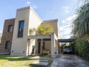 Venta de Casa en Barrio Los Robles, Pilar