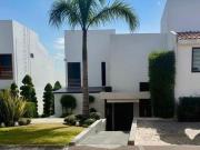 Venta de Casa en Bosque Esmeralda, Atizapán