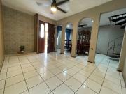 Venta de Casa en Brisas con Cocina Equipada de 3...