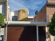 VENTA DE CASA EN BRISAS DEL CARMEN CON PORTON ZONA SUR