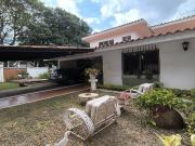 venta de casa en calle cerrada en lomas del este