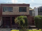VENTA DE CASA EN CALLE SAN URIEL CHAPALITA GUADALAJARA...
