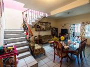 Venta de casa en Cda. San Juan Xochimilco con local...