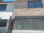 VENTA DE CASA EN CIRCUITO JURISTAS PARA REMODELAR