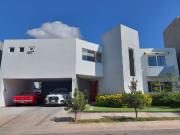 VENTA DE CASA EN CLUB DE GOLF LA LOMA