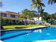 VENTA DE CASA EN CLUB DE GOLF TABACHINES UBICADA FRENTE...