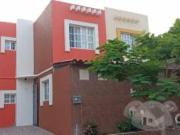 Venta de casa en clúster con alberca y áreas verdes en...