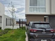 Venta de casa en Colinas de san Isidro
