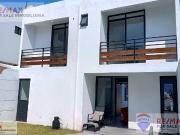 Venta de casa en condominio con alberca, Atlacholoaya,...