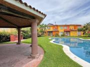 Venta de casa en condominio con alberca, Tezoyuca,...