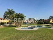 Venta de casa en Condominio con jardín y jacuzzi privado...