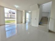 VENTA DE CASA EN CONDOMINIO LOS SAUCES Espaldas de la...