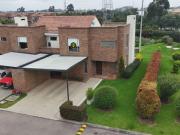 Venta de casa en conjunto cerrado Cota