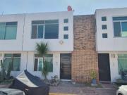 Venta de casa en conjunto cerrado en zona de Laguna De...