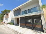 VENTA DE CASA EN CONTRY LA SILLA, NUEVO LEÓN