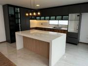 Venta de Casa en Cuenca, sector Racar Plaza