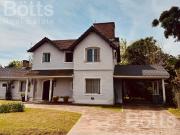 Venta de Casa en el Barrio de las Rosas III Villa Rosa Pilar