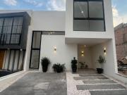 Venta de Casa Nueva en Lomas de Banthi