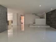 Venta de casa en Envigado sector Loma de los Benedictinos