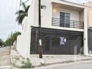 VENTA DE CASA EN ESQUINA – COL. LATINOAMERICANA, A 1...