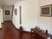 VENTA DE CASA EN ESQUINA CON 2 FRENTES EN ZONA...