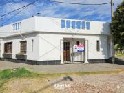 VENTA DE CASA EN ESQUINA CON PILETA Y QUINCHO