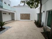 Venta de casa en esquina remodelada para inversión Venta de casa en esquina remodelada para inversión