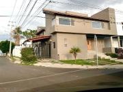 VENTA DE CASA EN ESQUINA EN JURIQUILLA LISTA PARA REMODELAR
