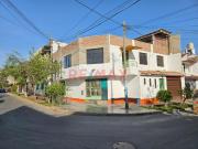 Venta De Casa En Esquina Frente A Parque A Una Cuadra De...