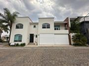 Venta de casa en esquina zona Lomas de Angelópolis 2,...