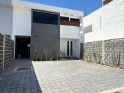 VENTA DE CASA EN FRACC CAMPESTRE CERCA DE CU CON JARDIN