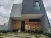 Venta de casa en fracciomamiento privado Cañadas Del...