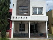 VENTA DE CASA EN FRACCIONAMIENTO CEDROS 4000 EN AVENIDA...