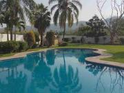 Venta de Casa en Fraccionamiento con Alberca y...