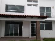 VENTA DE CASA EN FRACCIONAMIENTO CUMBRES DEL LAGO...