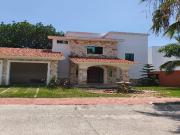VENTA DE CASA EN FRACCIONAMIENTO EN PASEO DE LAS FUENTES...