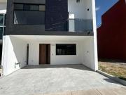 Amplia Casa en Venta – La Antigua Cementera, 4 Recámaras...