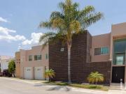 VENTA DE CASA EN FRACCIONAMIENTO MIRAVALLE EN SAN LUIS...