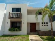 Venta de Casa en Francisco de Montejo 2 Plantas