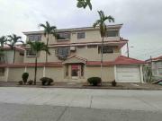 Venta de Casa en Garzota, rentera, con departamento...