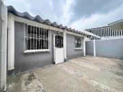 VENTA DE CASA EN GUAYACANES II DE TRES DORMITORIOS