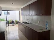 VENTA DE CASA EN JARDINES LAS DELICIAS, EN FRACC CON...