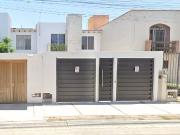 VENTA DE CASA EN JURIQUILLA COL CUMBRES DEL LAGO