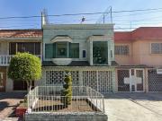 VENTA DE CASA EN LA COLONIA JARDINES DE SANTA CLARA...