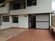 VENTA DE CASA EN LA FLORA CERCA DEL EXITO DCTOS AL DIA