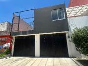 VENTA DE CASA EN COLONIA LA PAZ – 6 RECÁMARAS CON BAÑO...