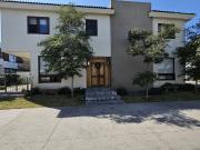 VENTA DE CASA EN LA TOSCANA 1111 EN ZONA REAL