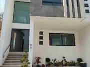 Venta de Casa en Lago Esmeralda, Oportunidad !
