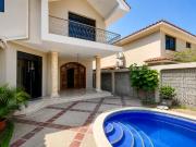 VENTA DE CASA EN LAGUNA CLUB – AMPLIOS ESPACIOS Y...