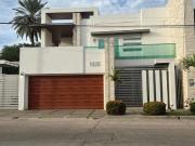 Venta de casa en Las Quintas